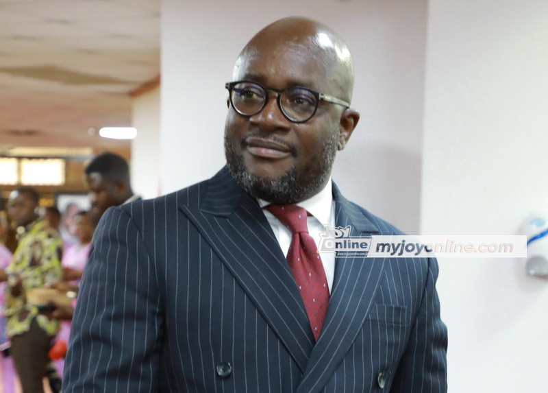 Egyapa Mercer donates hairdryers to graduating hairdressers in Sekondi
