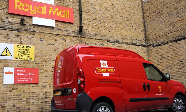 Royal Mail 'on brink of collapse' as 400 workers quit every week ahead of Christmas rush, claims union