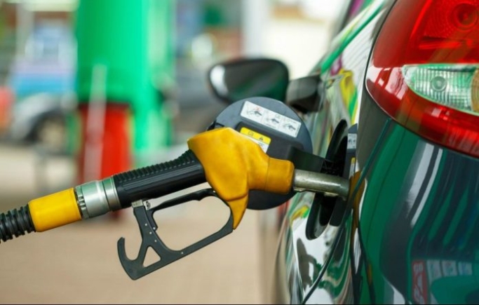 Oil prices retreat as investors weigh supply outlook, Middle East tensions