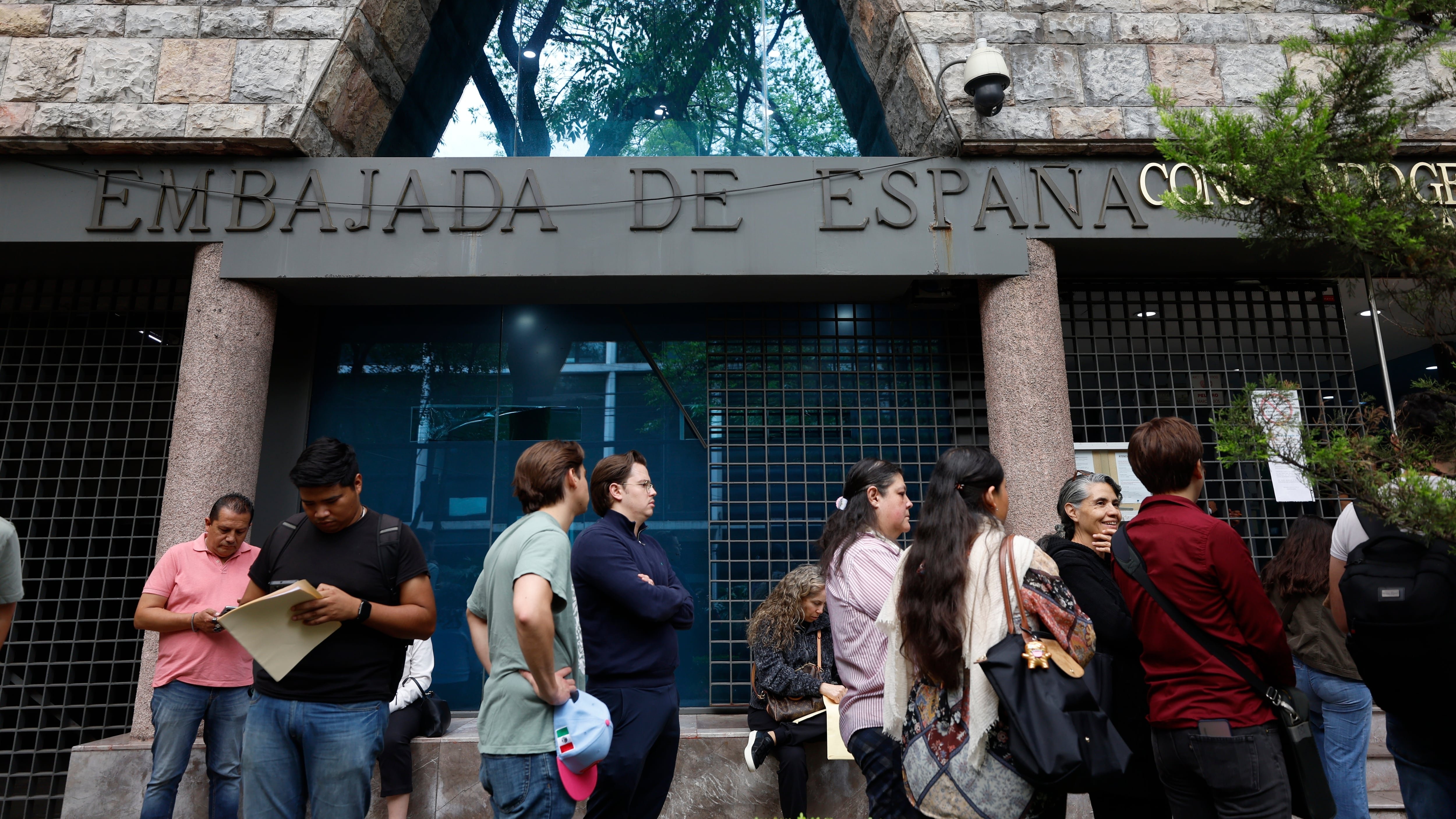 The BOE publishes the Supreme Court's decision to suspend the right to vote for those who have acquired Spanish nationality through the ' grandchildren law'