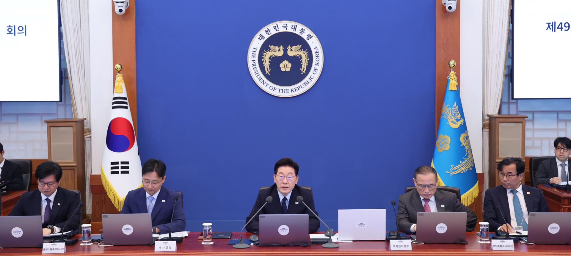 Lee vows to prioritize people's livelihoods ahead of 500th day in office