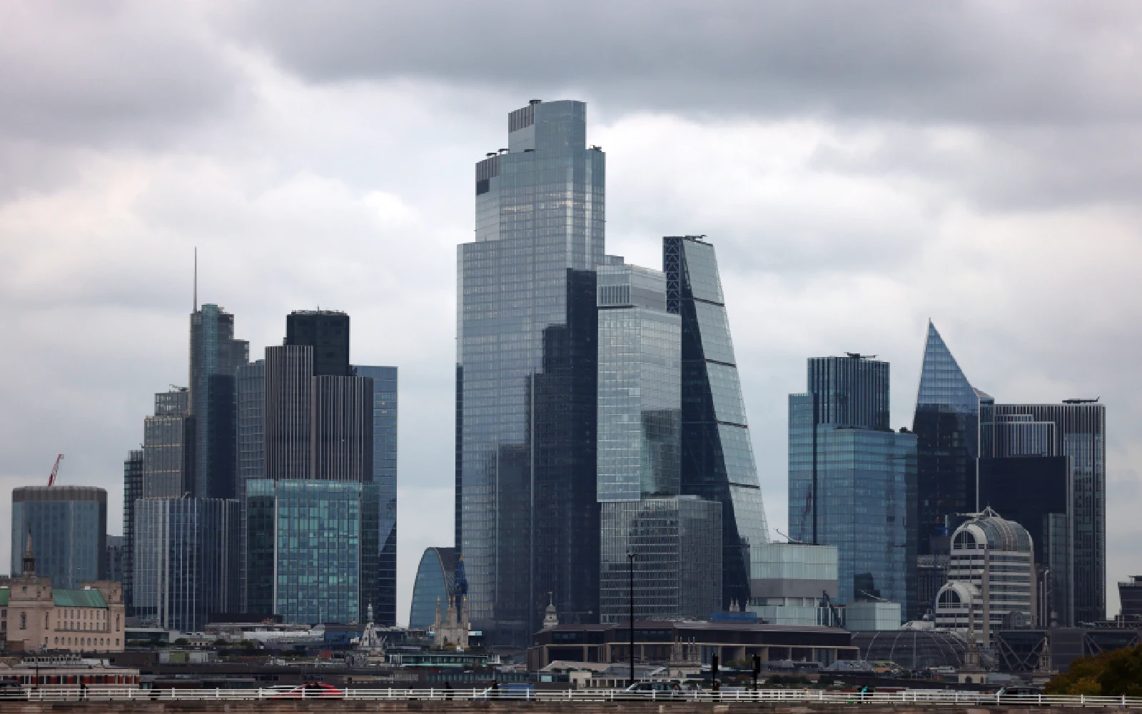 AI-boosted UK economy beats forecasts, giving Healey pre-budget lift