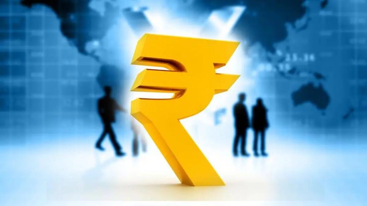 Rupee hits two-week low amid rising oil prices and forex swap changes