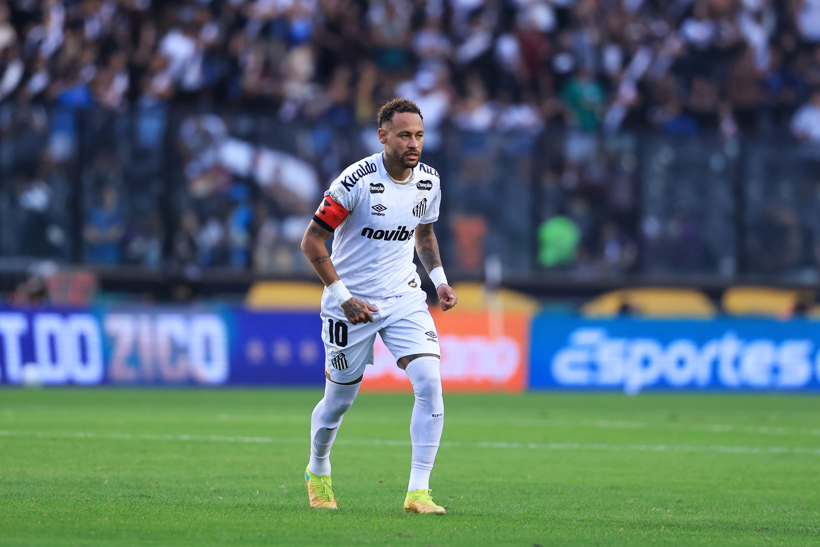 New-rule opener has red, Neymar off for 1 min and anti-mob