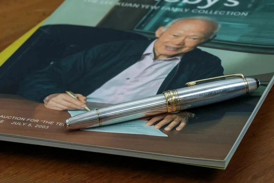 Lee Kuan Yew's engraved Montblanc fountain pen sells for $360,000 after 111 bids