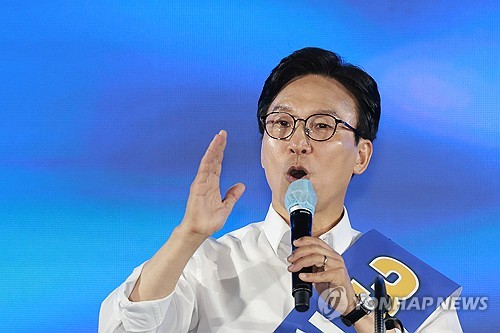 (LEAD) Ex-PM Kim elected new head of ruling Democratic Party