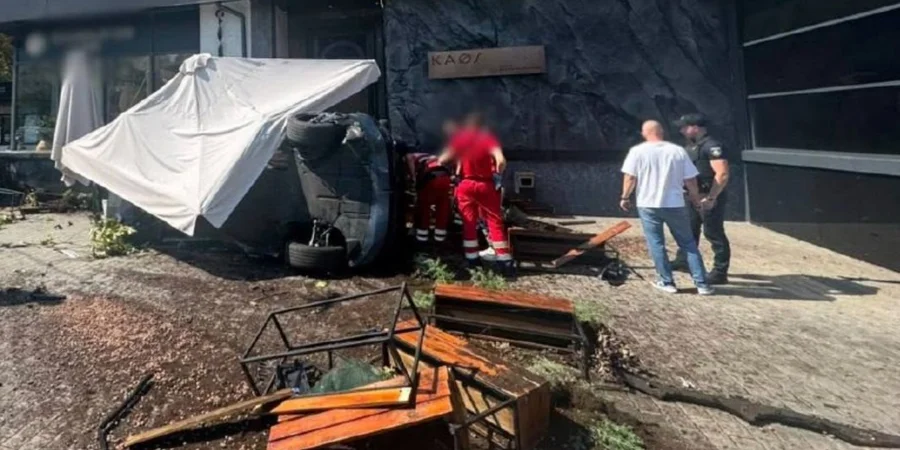 Two cars crash into Kyiv restaurant terrace, injuring one