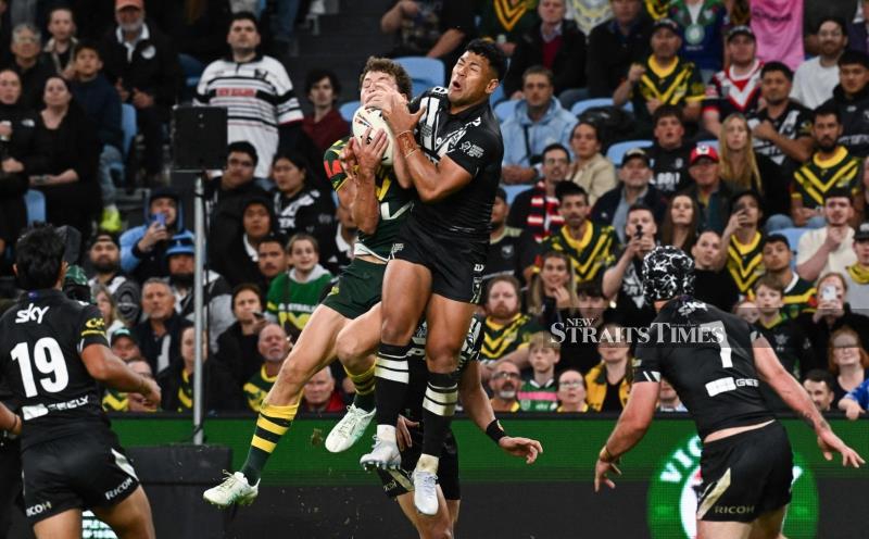Holders Australia edge New Zealand 24-22 to open Rugby League World Cup