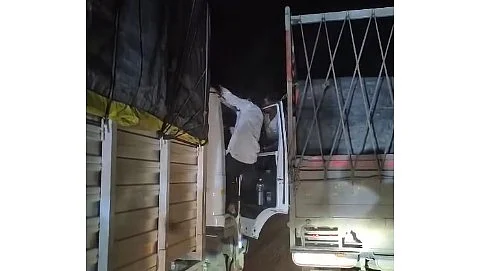 VIDEO: Clash Between Truck Drivers At Mundhegaon Disrupts Traffic On Nashik-Mumbai Highway