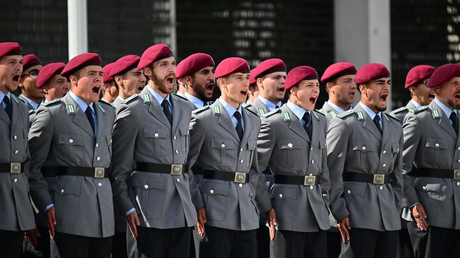 Personalzahlen: Bundeswehr erreicht Personalziel: 186.700 Soldaten