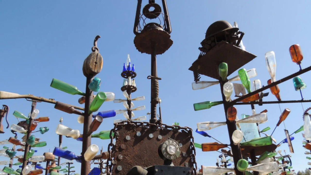 California man turned discarded bottles and scrap into Route 66 desert art forest
