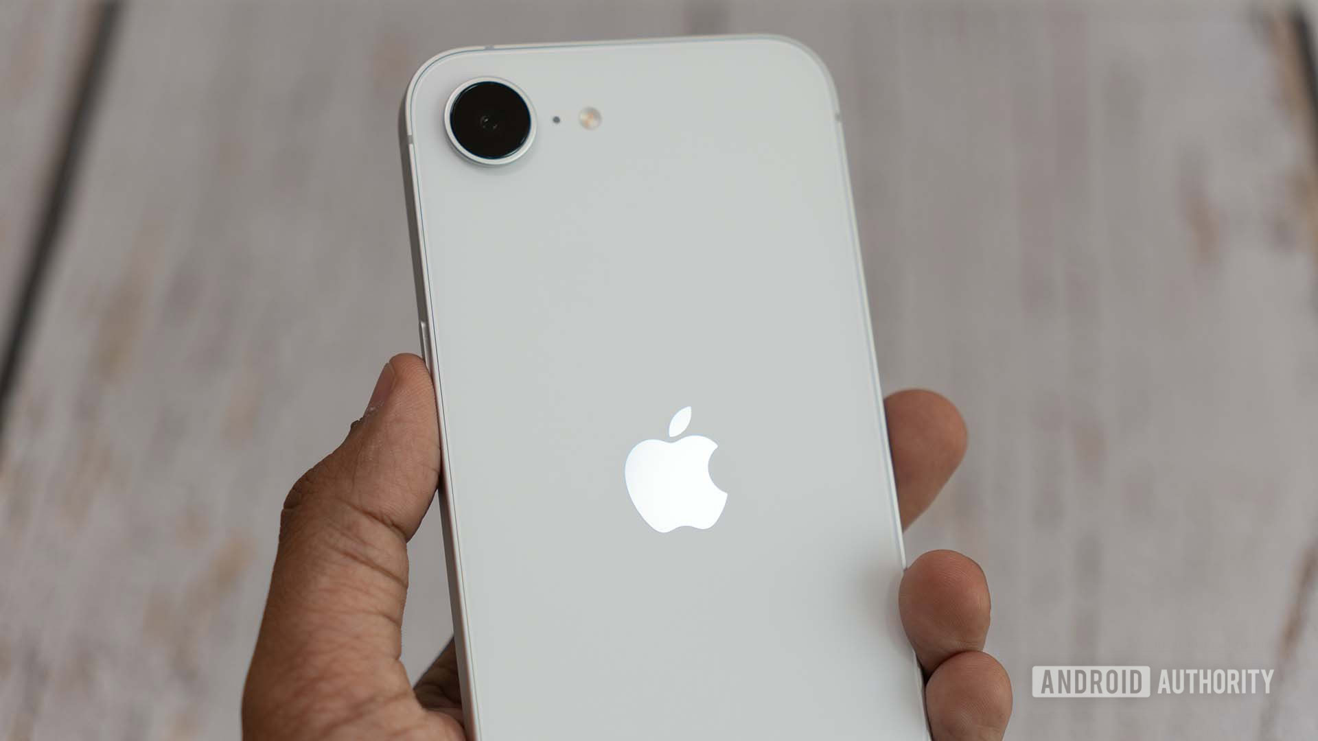 Survey shows a slim minority would consider renting their next Android phone