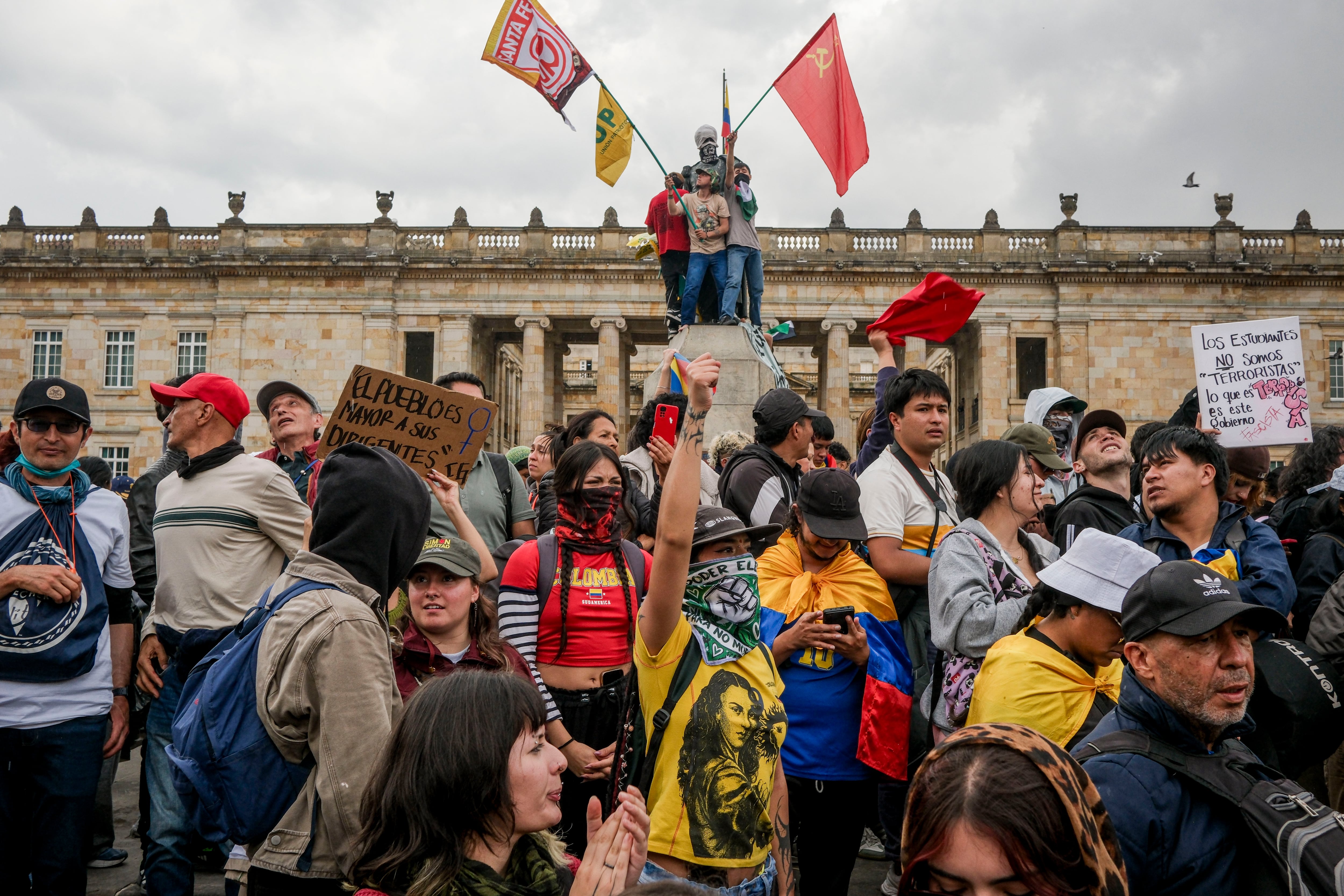 Colombia’s left flexes its muscles in first street protests against De la Espriella