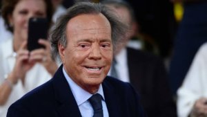 Julio Iglesias abuse complaint returns to Spanish court after prosecutors reverse stance