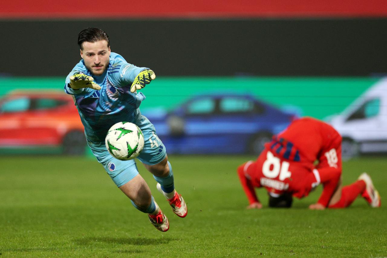 Official: Borussia Dortmund goalkeeper heads out on loan