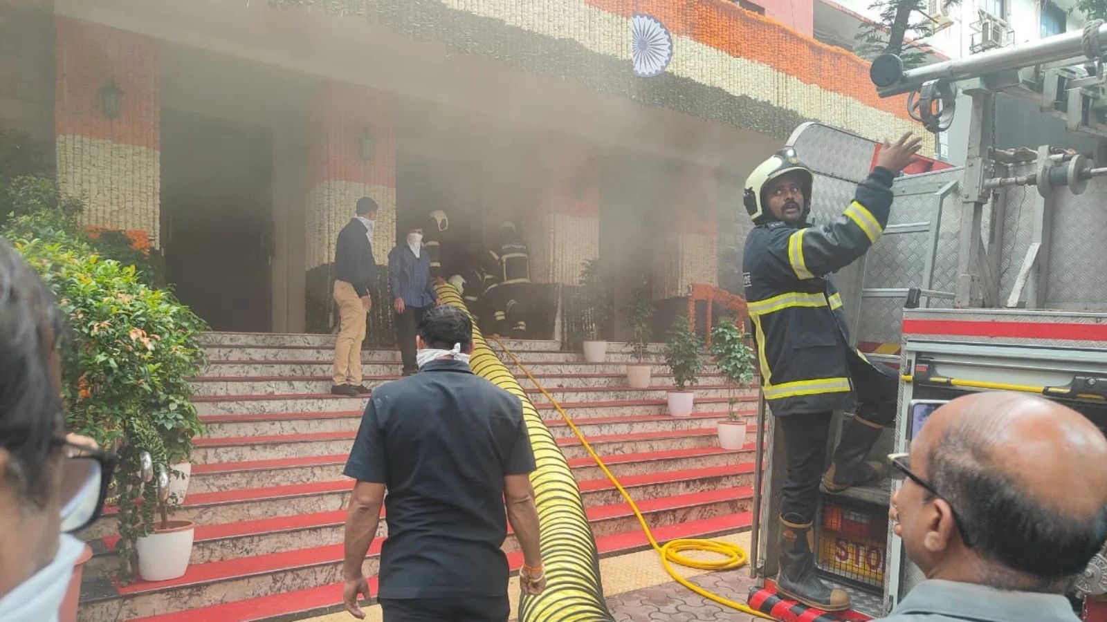 Fire breaks out at Mumbai’s Aayakar Bhavan, several feared trapped