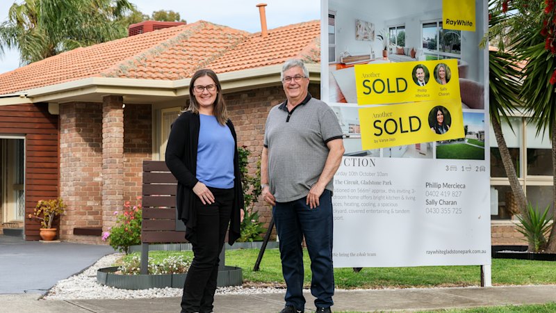 Meet the Melbourne home sellers who are already publishing their reserves