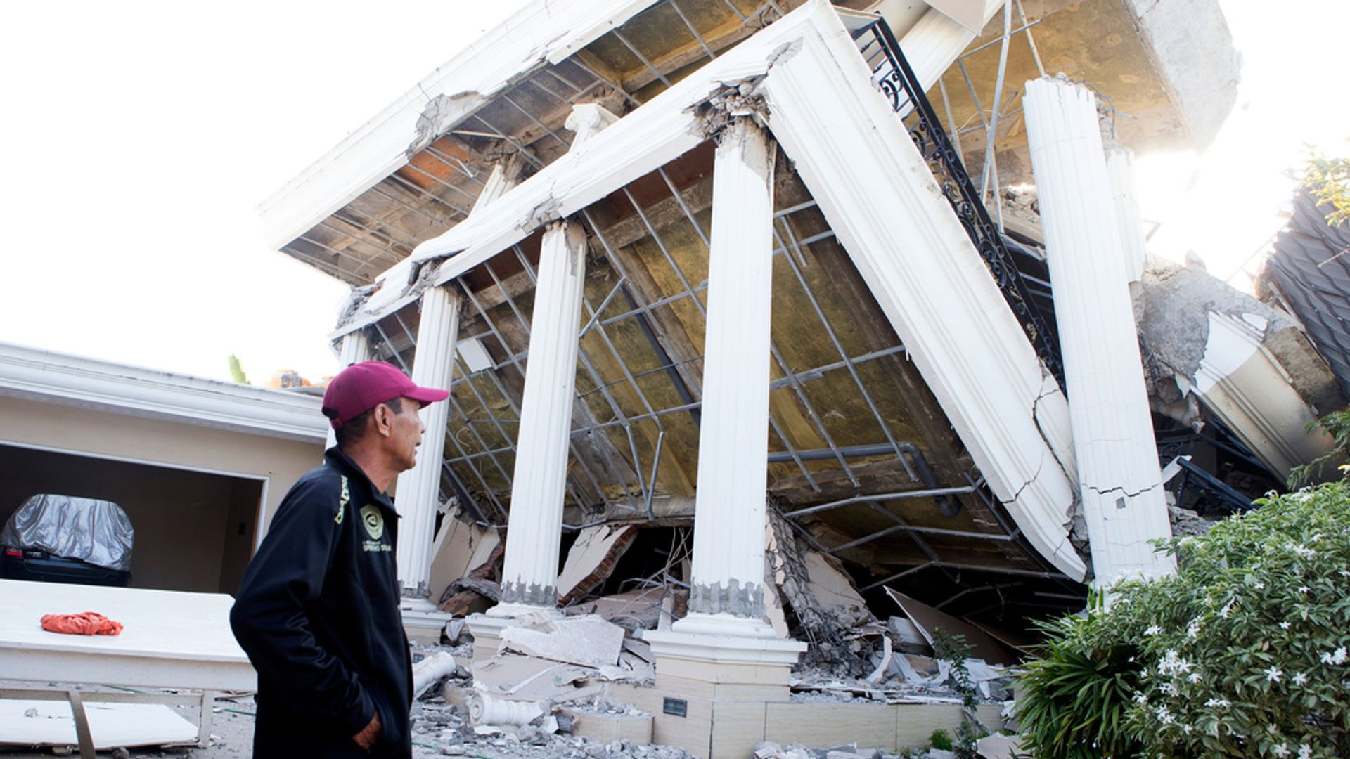 Nearly 1,600 aftershocks hit Indonesia after earthquake kills at least 68 people