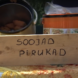 Local flavors shine along Estonian lake's 175-kilometer food festival route