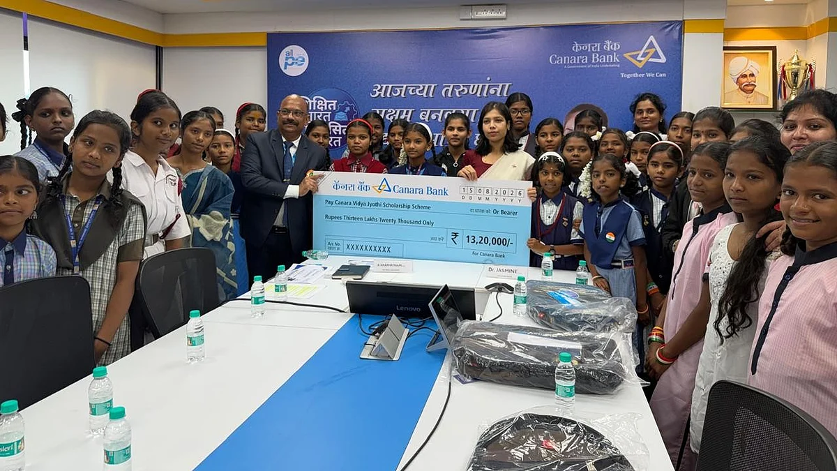 Canara Bank Distributes Vidya Jyoti Scholarships In Kolhapur
