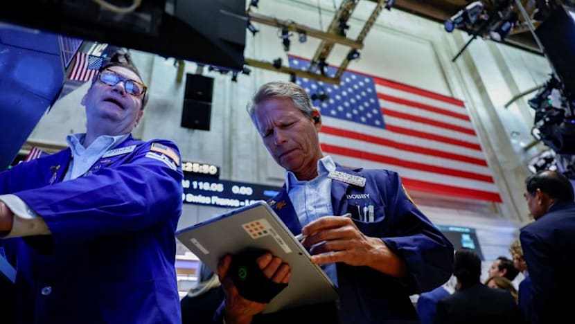 Global tech rout loses steam