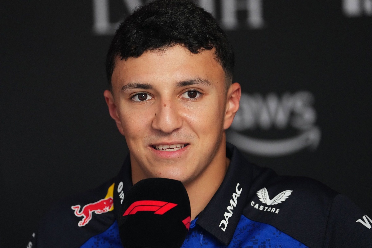 Isack Hadjar turns viral Dutch GP trophy moment into special Red Bull helmet design