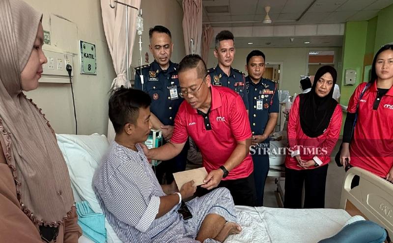 Media Prima Club extends aid to two Sabah firefighters