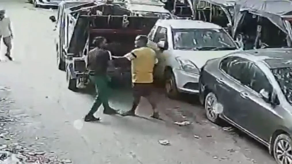 On Cam: Alcohol-Addicted Man Brutally Stabs Sanitation Worker To Death In Broad Daylight In Delhi’s Kalyanpuri