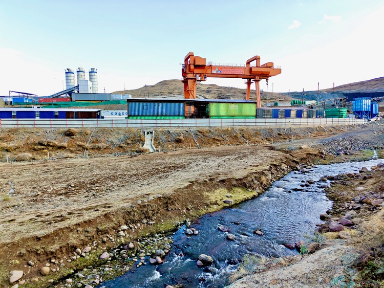 Is construction at the Lesotho Highlands Water project polluting rivers?