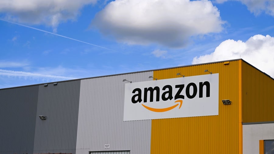 A US court has overturned Amazon's ban on an AI shopping assistant from Perplexity.