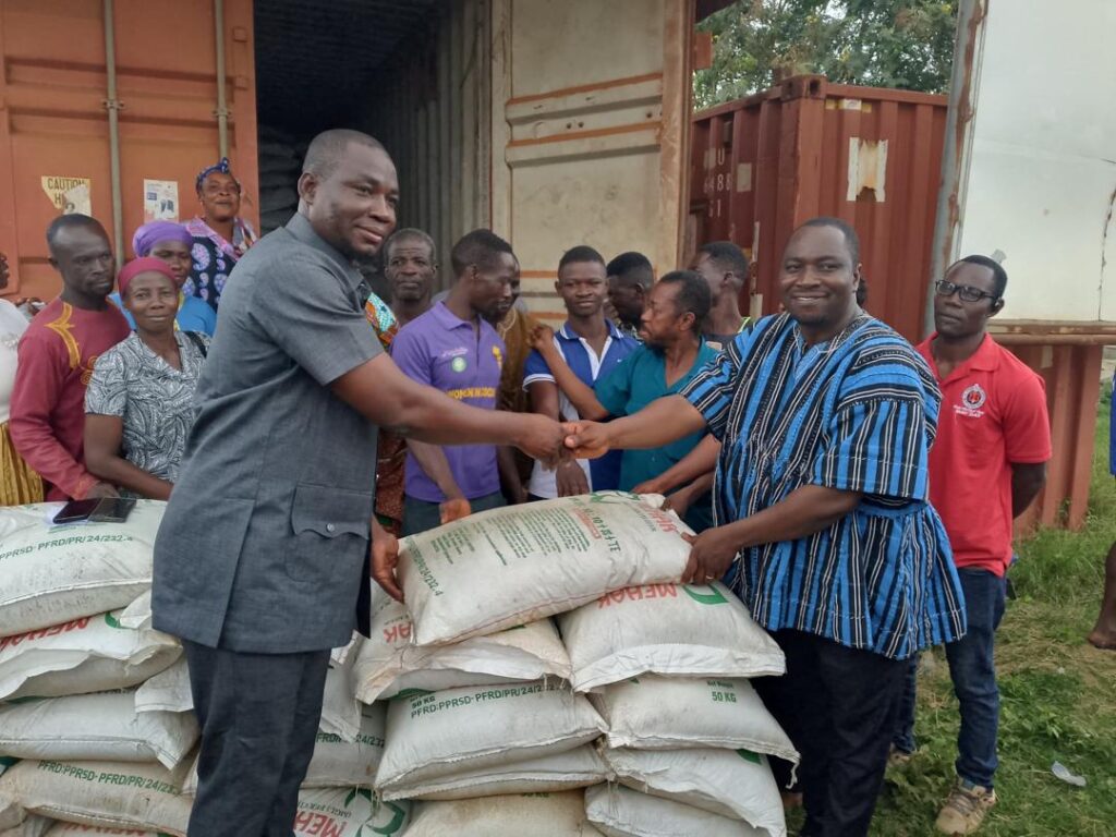 Asutifi North Assembly distributes 1,500 bags of fertilizer to 500 farmers