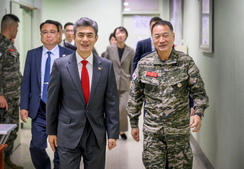 Defense chief vows to transform Marines into force capable of modern maneuver warfare