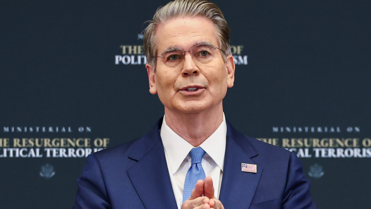 ‘Never bet against America’: Scott Bessent endorses Warren Buffett’s forgotten rule for getting rich — use it now