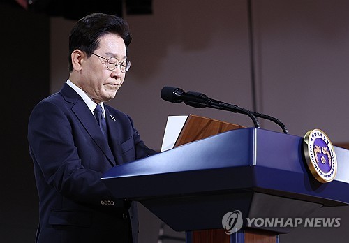 (LEAD) Lee calls for constitutional revision to reflect spirit of democratization