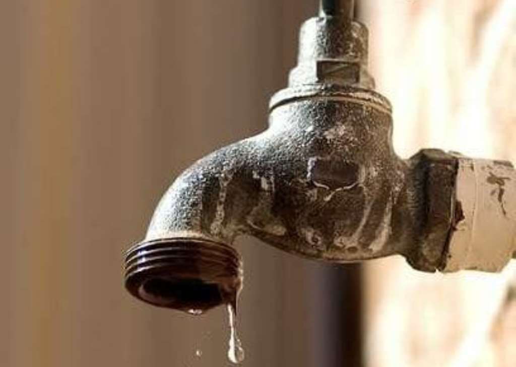 Teshie Telephone Pole residents appeal for urgent action over prolonged water shortage