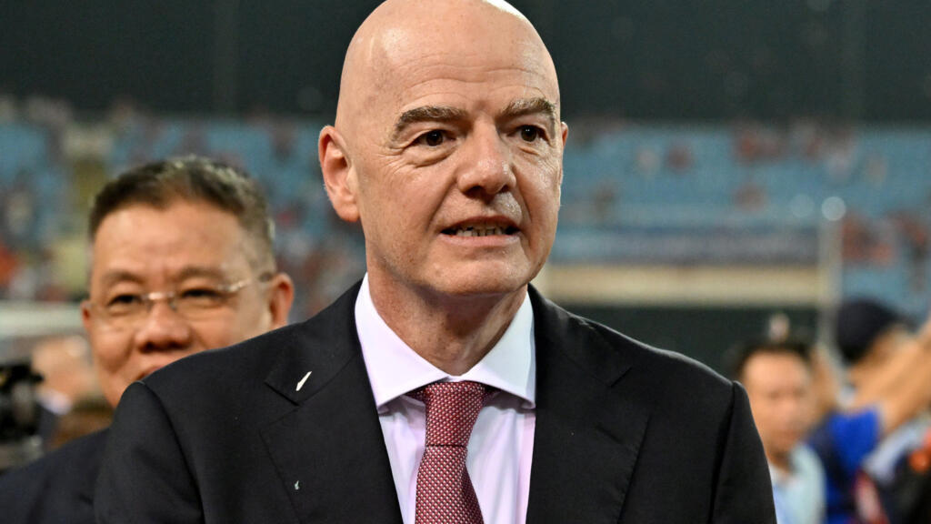 Infantino offers apology but 'no answers' at Fifa meeting over World Cup plan