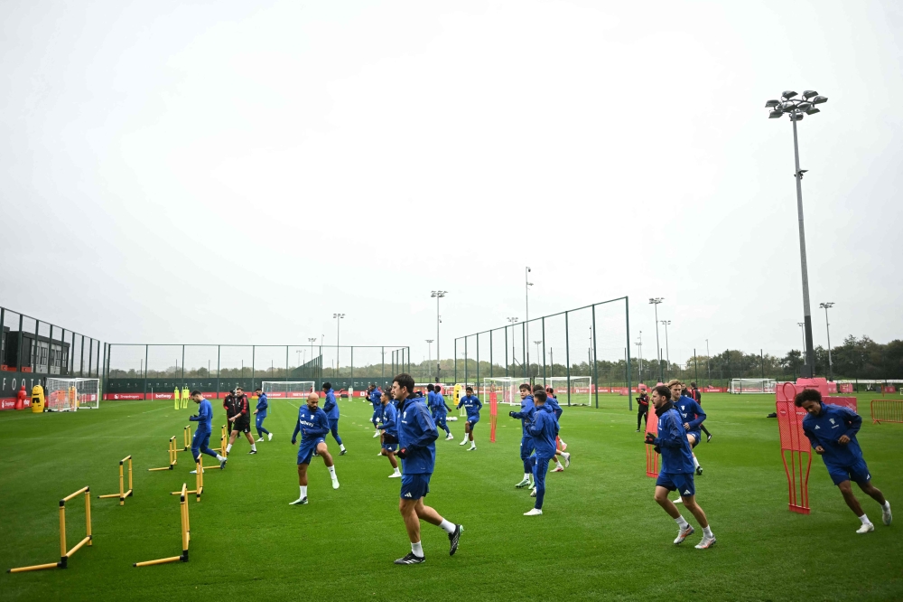 Man Utd lurching towards crisis as Man City cloud hangs over Premier League