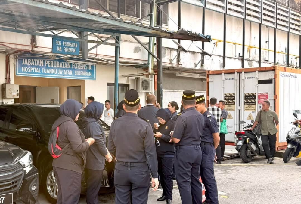 Fatal Senawang crash: Lorry rammed into JPJ car during roadside inspection, police say