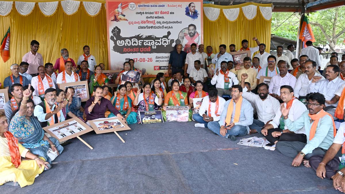 BJP leaders stage protest, demand Nagendra’s resignation