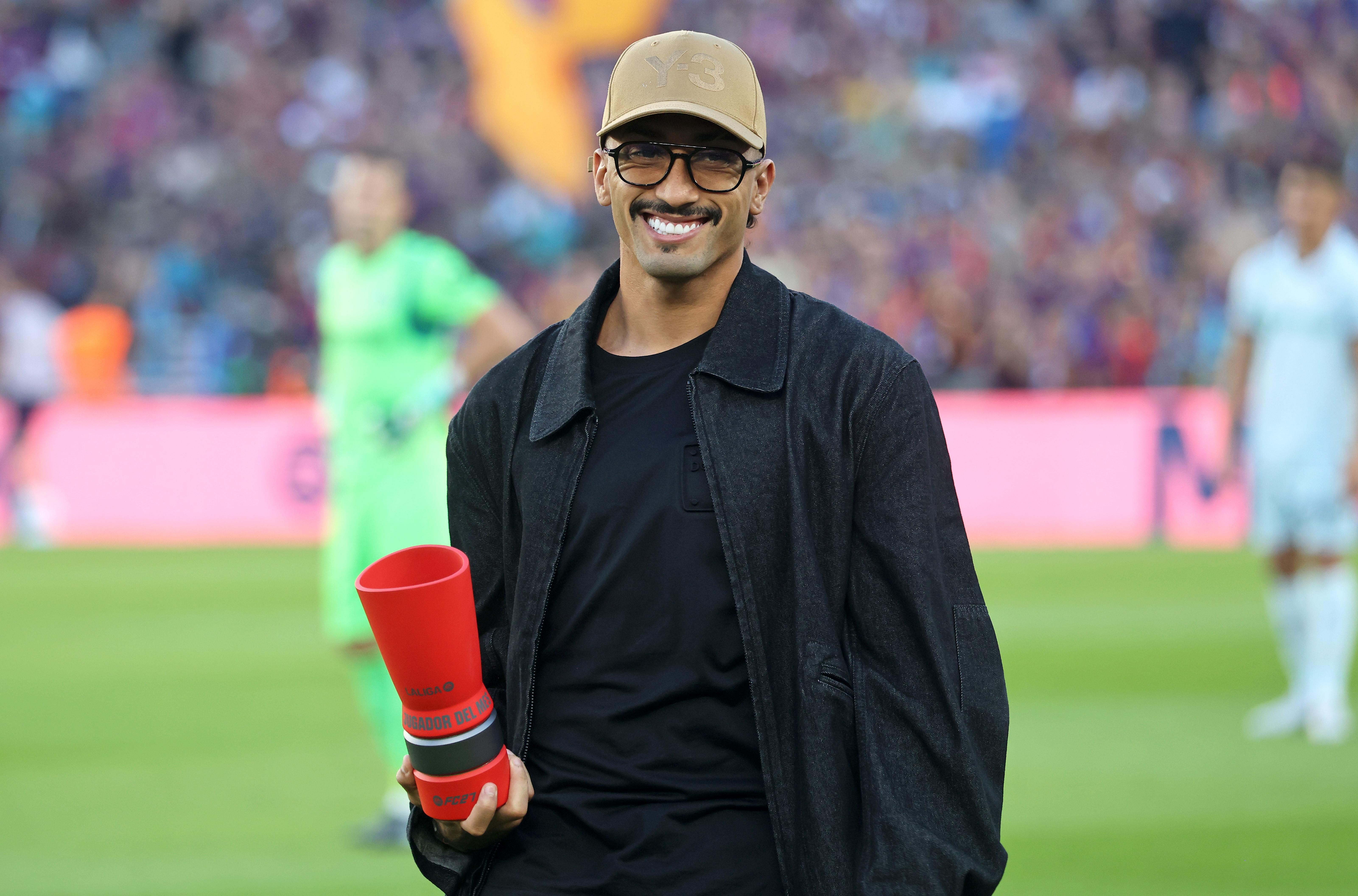 Should Raphinha play against Real Betis ahead of a crucial week for Barcelona?
