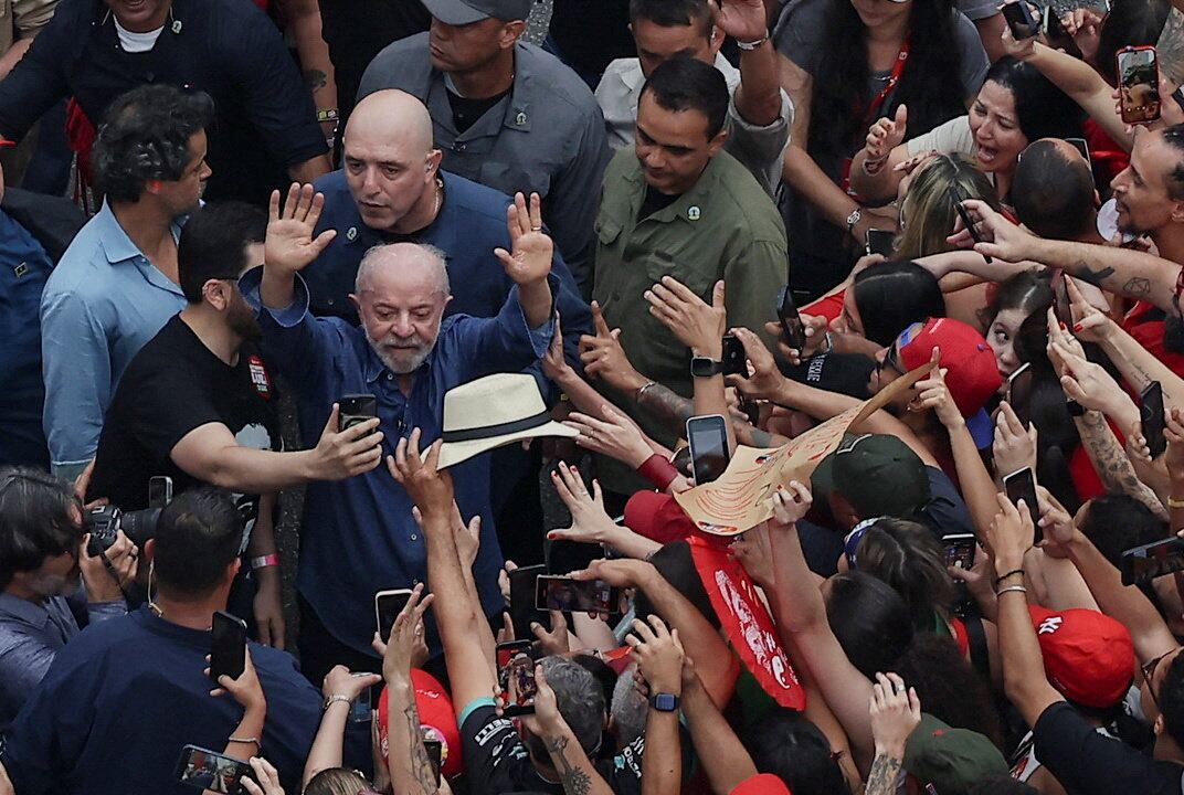 Lula cuts Flávio Bolsonaro’s lead to two points as Brazil election remains neck and neck