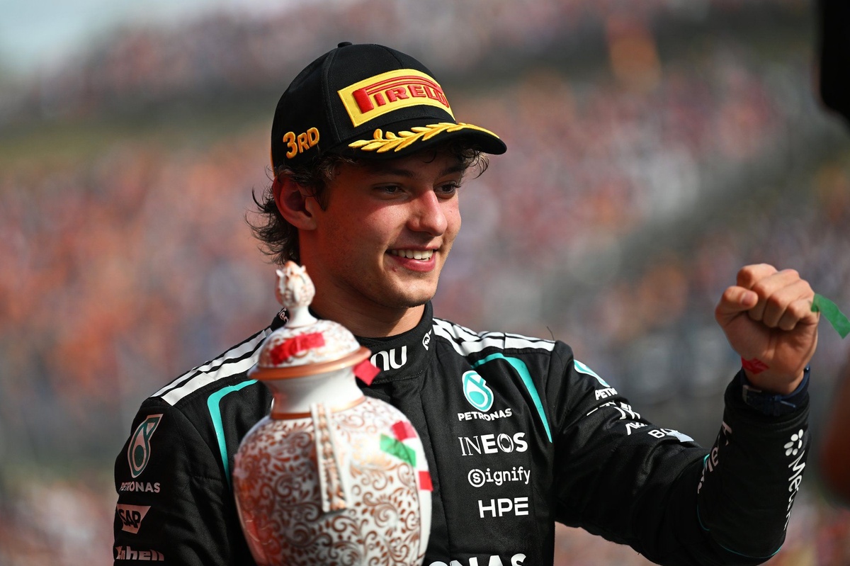 Mercedes: "Too early" to favour Kimi Antonelli in F1 2026 title fight
