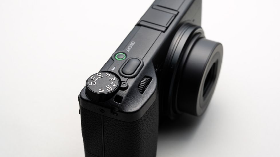 Compact cameras are nearly as popular as mirrorless cameras in Japan, as the latest Top 10 ranking shows