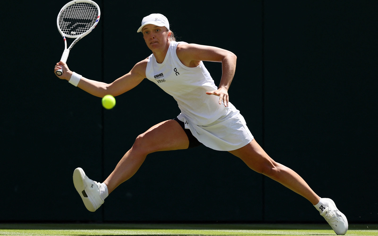 Swiatek fends off Bejlek to reach Toronto third round