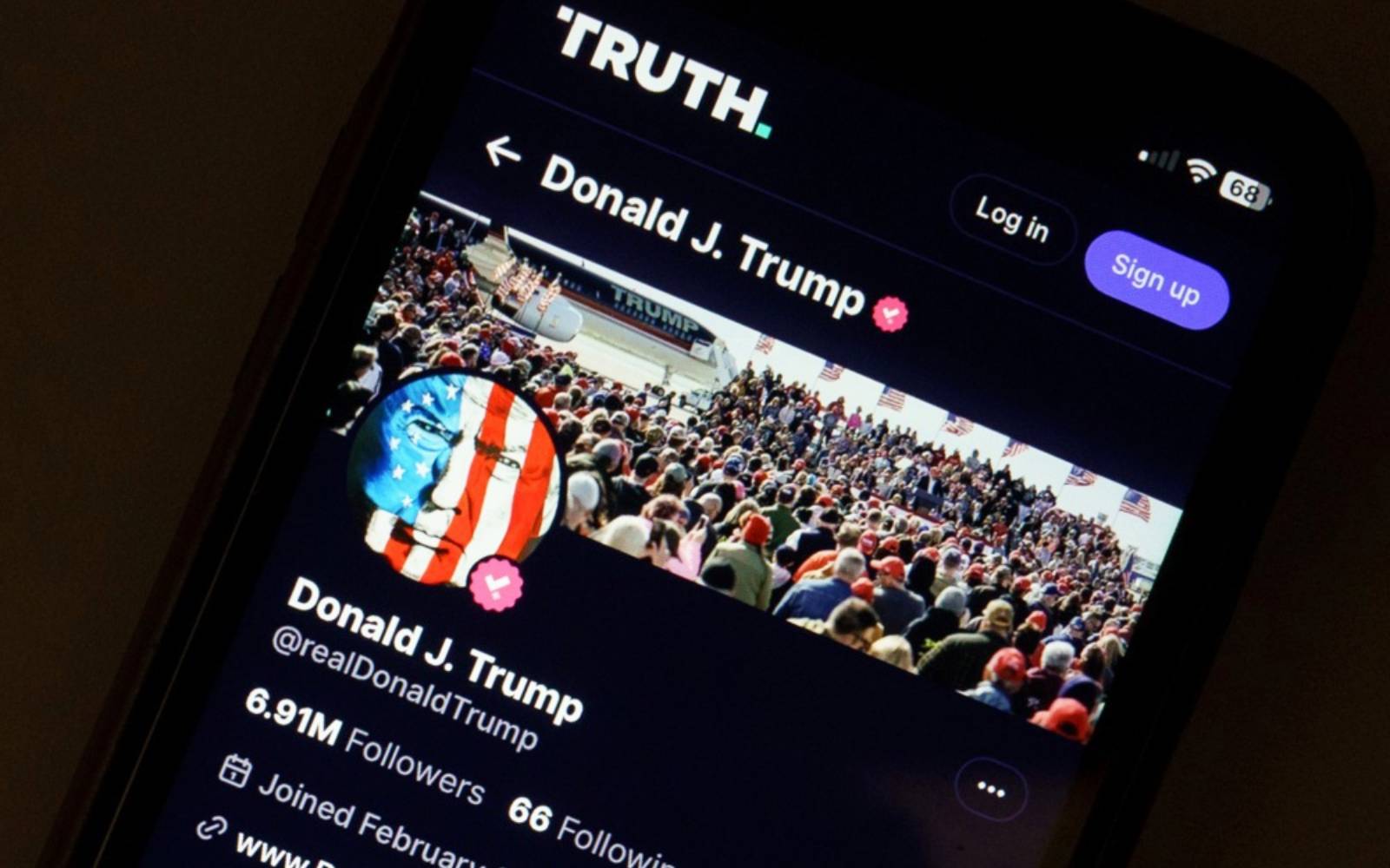 Trump’s sale of access to Truth Social raises eyebrows