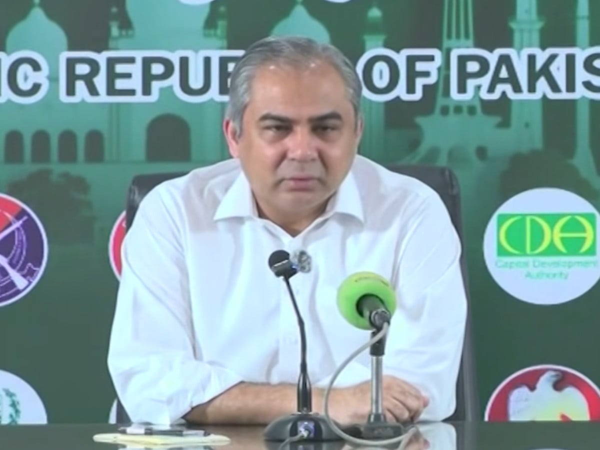 Naqvi takes veiled swipe at political party chief over K-P governorship