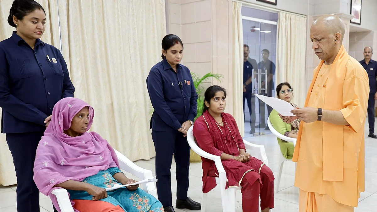 Uttar Pradesh: CM Yogi Adityanath Assures Financial Aid For Thalassemia Patient's Treatment After Mother Reaches Janata Darshan