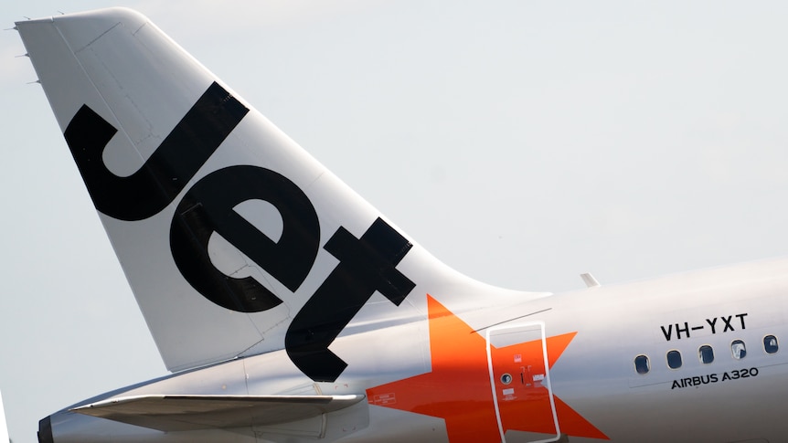 Jetstar to charge new fees for overhead carry-on baggage