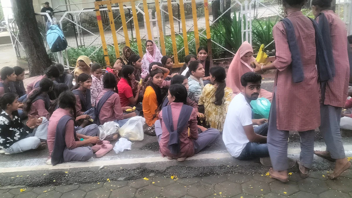 40 Tribal Hostel Girls Escape Through Window Over Overcrowding, Poor Food In MP's Dhar