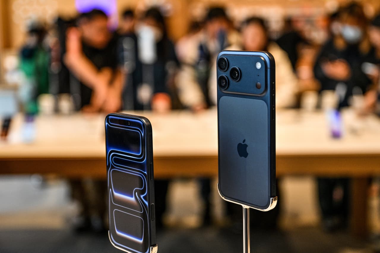Apple’s stock could rise 30% if it strikes an Nvidia deal for AI, this analyst says